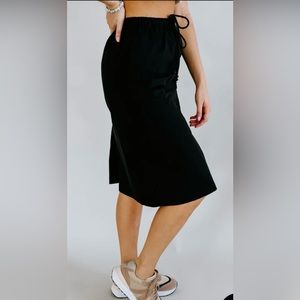 NEW! Lina Midi Cargo Skirt. Size S. Black